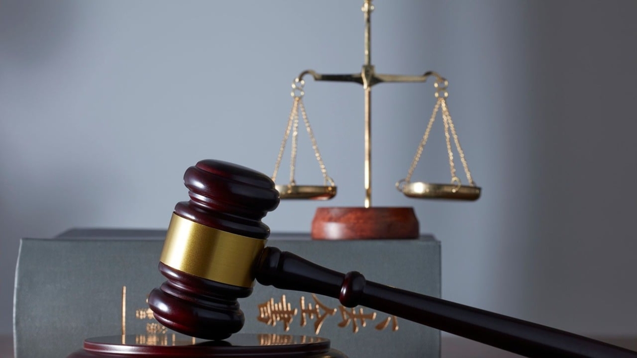 business-law-10021863_1280