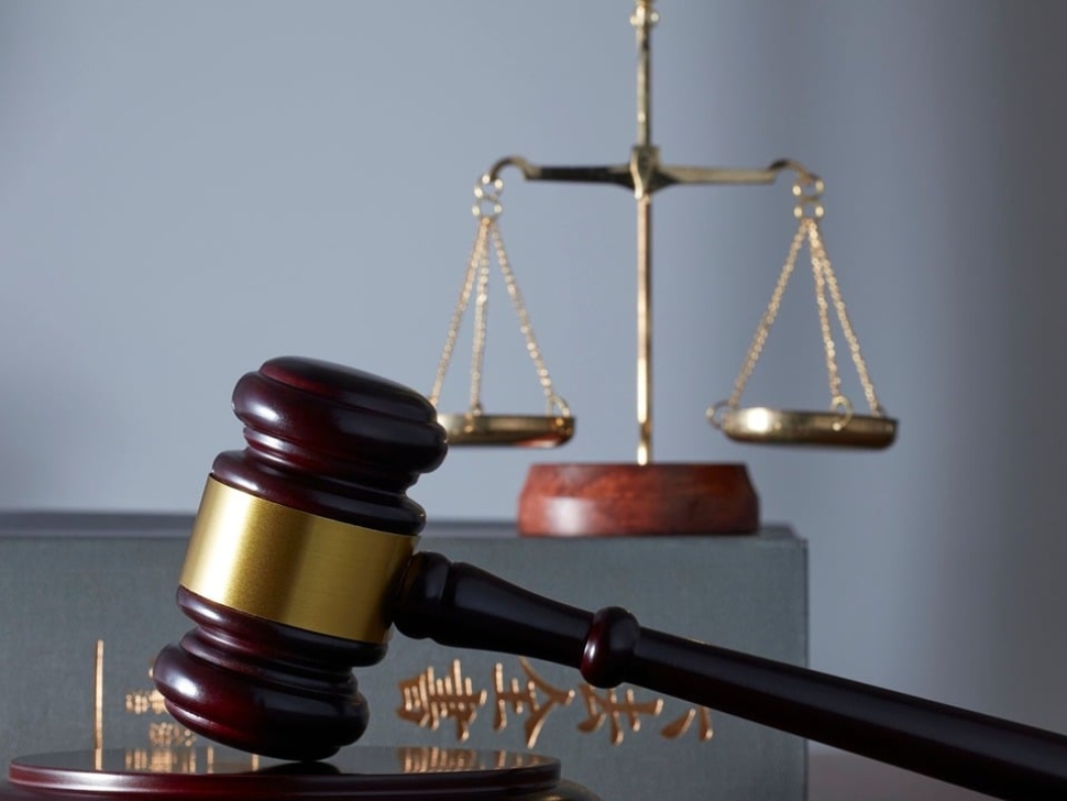 business-law-10021863_1280